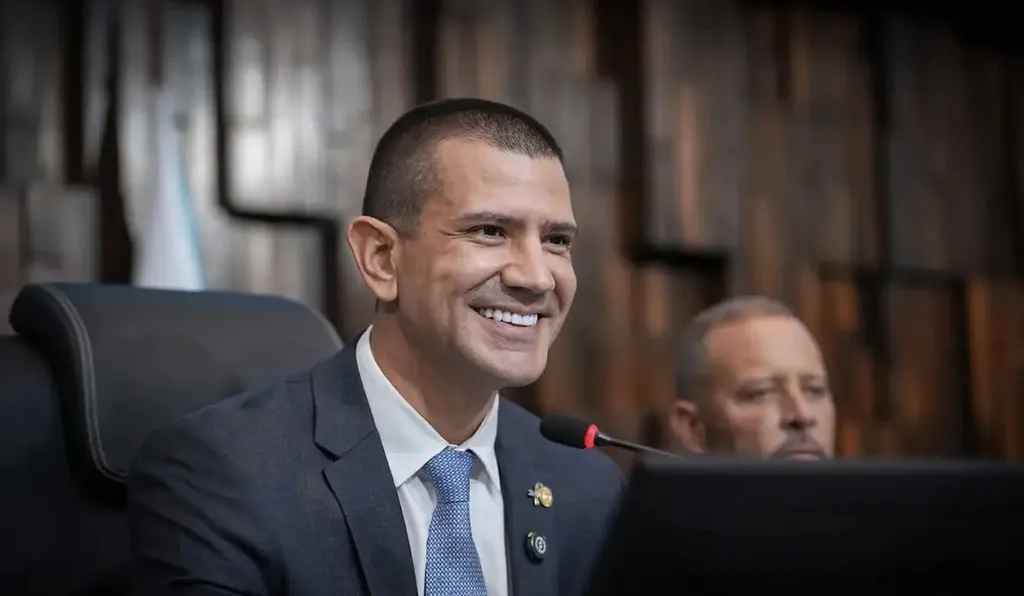 De São Gonçalo ao Palácio Guanabara: A trajetória de Douglas Ruas e a reviravolta no TSE que definiu a eleição no Rio
