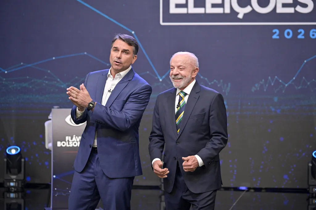 Lula e Flávio Bolsonaro trocam farpas e apresentam propostas em debate da Band
